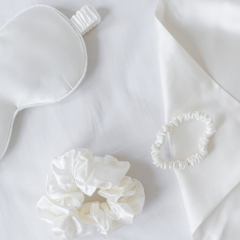 Deluxe Silk Pillowcase Sleep Set