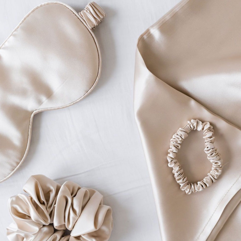 Deluxe Silk Pillowcase Sleep Set